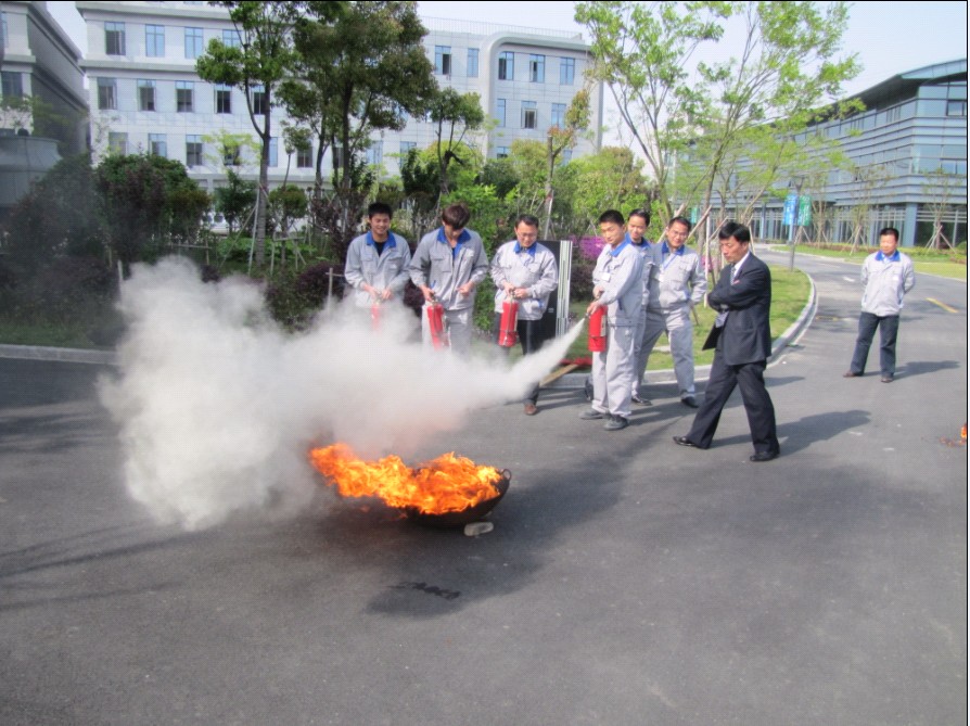 2011年本松全体员工举行消防演习活动